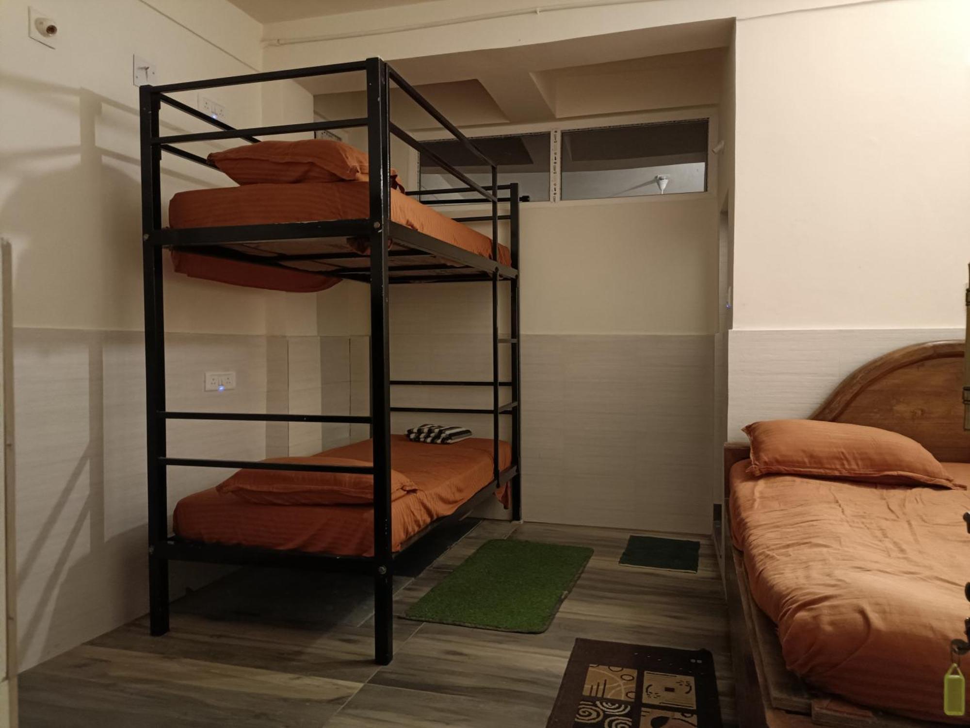 פורי Nirman Homestay 5 Minutes Walk To Beach מראה חיצוני תמונה