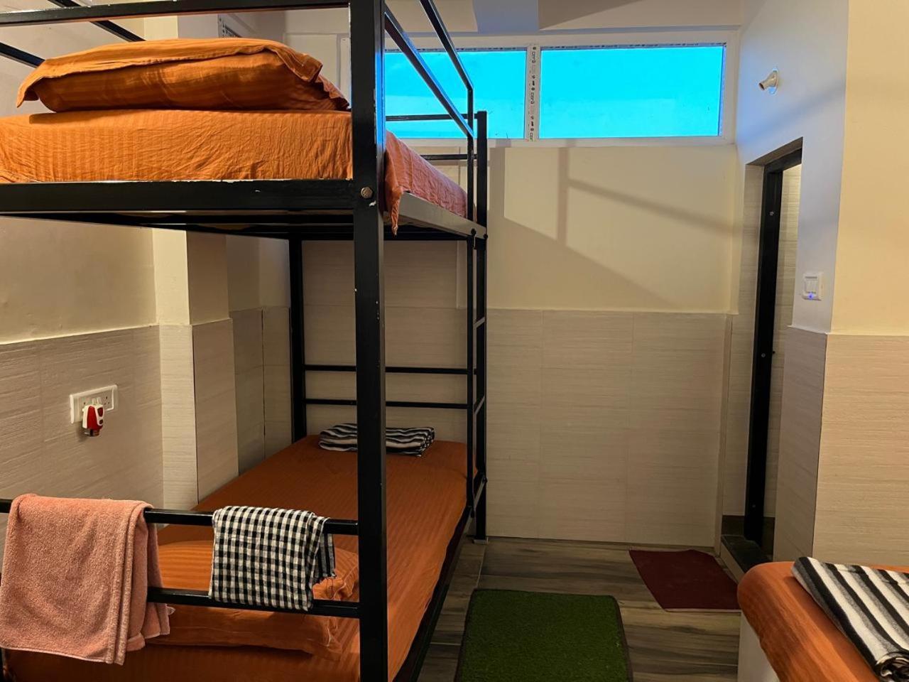 פורי Nirman Homestay 5 Minutes Walk To Beach מראה חיצוני תמונה