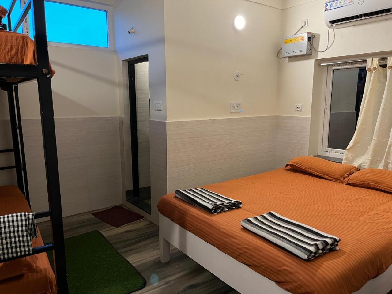 פורי Nirman Homestay 5 Minutes Walk To Beach מראה חיצוני תמונה