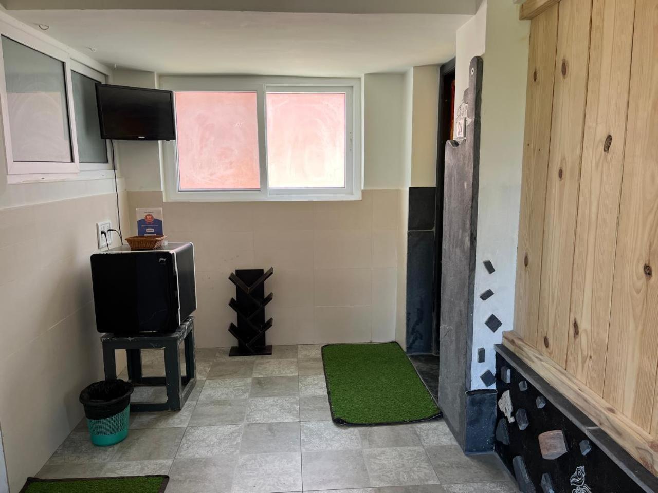 פורי Nirman Homestay 5 Minutes Walk To Beach מראה חיצוני תמונה